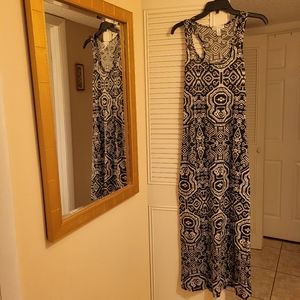 Ambiance Apparel Long Black & White Tribal Print Racerback Maxi Dress Size Small